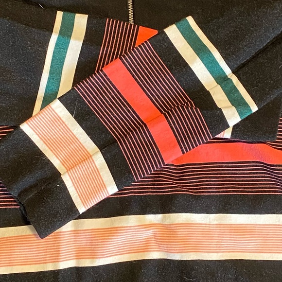 Open back Zip Workout Jacket - Picture 5 of 7